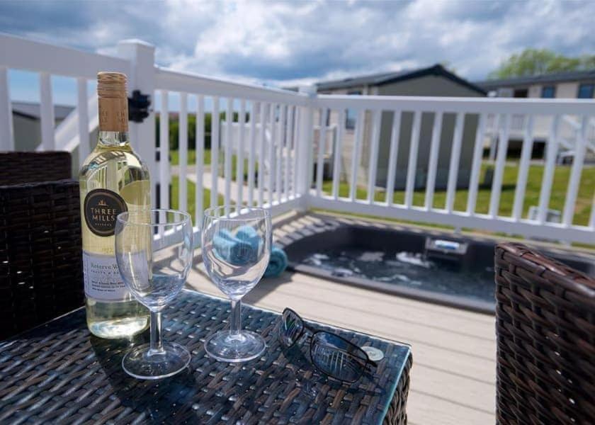 Rosefinch Sleeps 2 Persons-Private Hot Tub-Tranquil Holiday Away From It All Yet Not Far From St Austell- The Holiday Home Has One Bedroom, Living And Dining Area, Equipped Kitchen-Decking-Outdoor Furniture-Fishing Lakes-Non Pet Unit 外观 照片